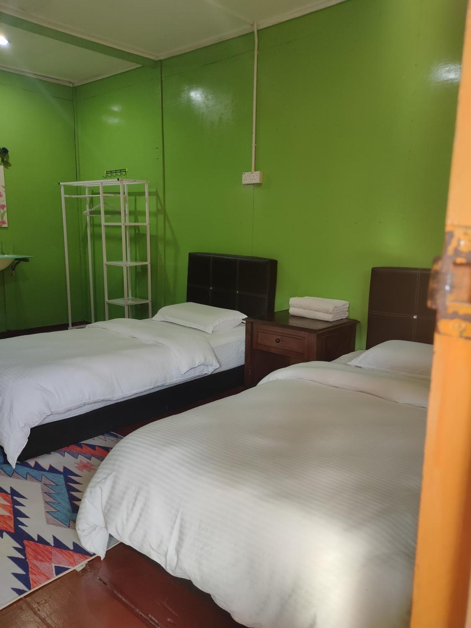 Taman Negara Rainbow Guest House Kuala Tahan Exteriör bild