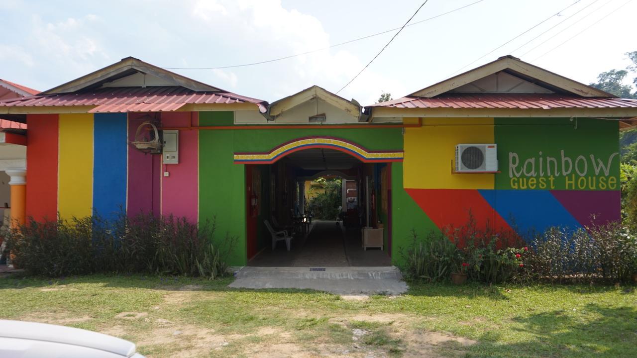 Taman Negara Rainbow Guest House Kuala Tahan Exteriör bild