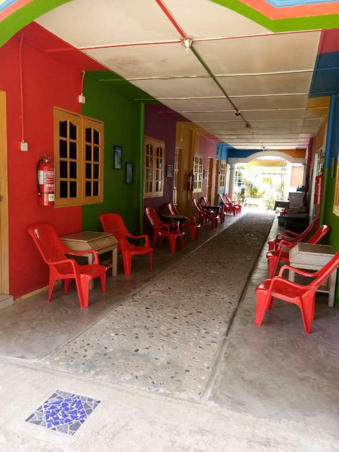 Taman Negara Rainbow Guest House Kuala Tahan Exteriör bild